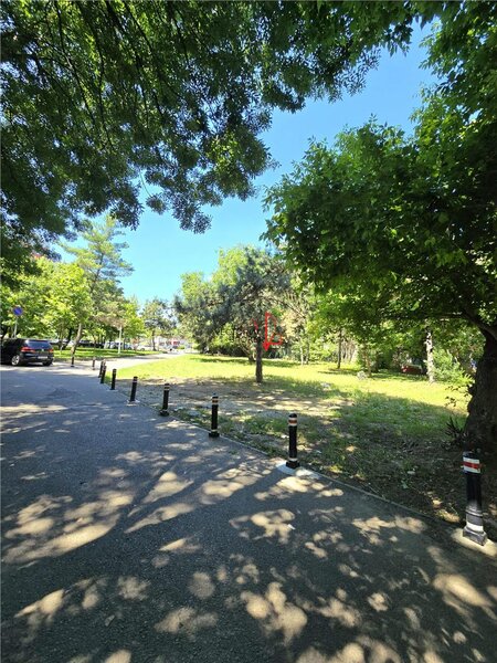 Doamna Ghica Et.1, la prima inchiriere chiar la intrarea in parc, reper Palatul Ghica Tei
