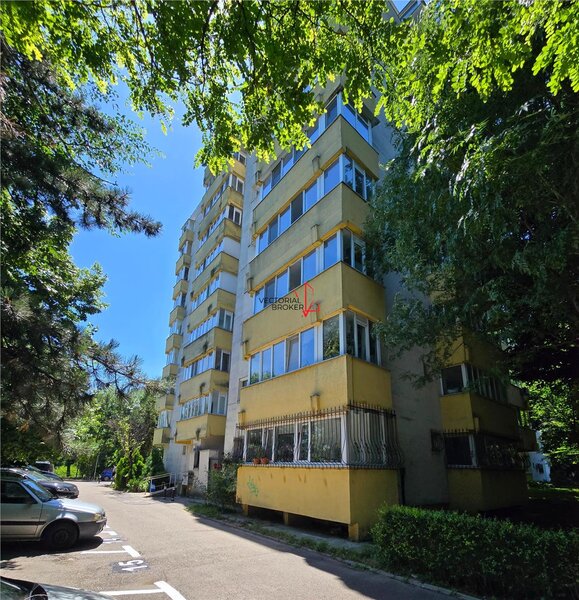 Doamna Ghica Et.1, la prima inchiriere chiar la intrarea in parc, reper Palatul Ghica Tei